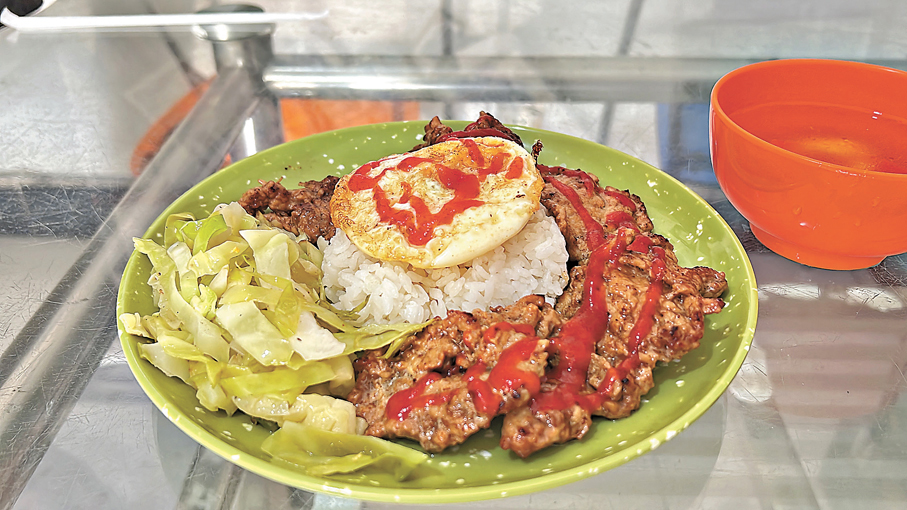 ●還保留着原味的豬扒飯。