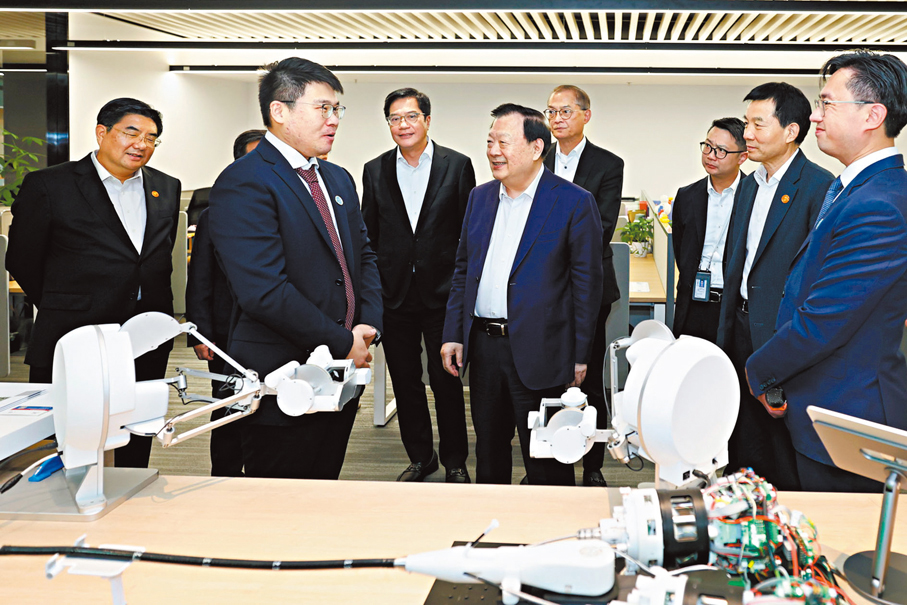 ●夏寶龍在國宏嘉信資本調研。