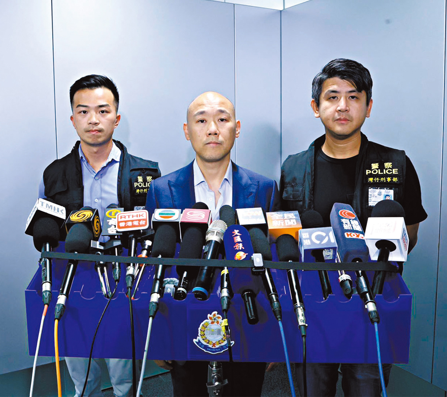 ●警司林建達（中）指在短時間內破案，全賴「銳眼計劃」下安裝的閉路電視。 香港文匯報記者孫嘉蔚  攝