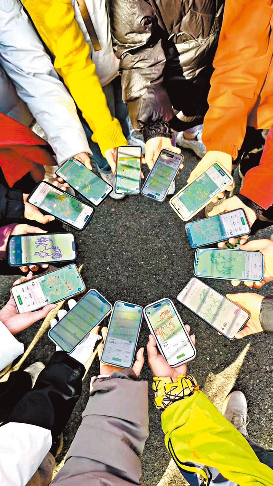 ●年輕人紛紛加入「畫馬」行列。