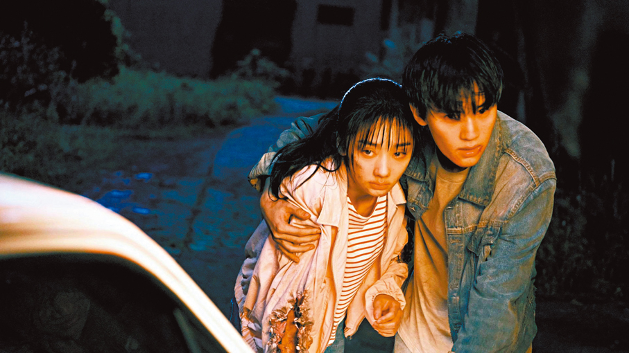 ●王影璐（左）拍攝《十二信封》期間不慎受傷，仍堅持完成拍攝。