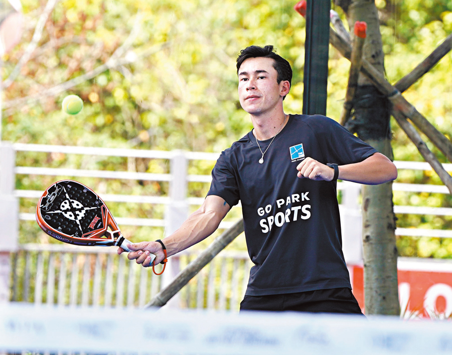 另一港將莫禮博指板網球難單靠力量取勝。