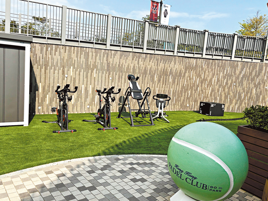 全港首個板網球社區Hong Kong PadelClub設有健身設施。