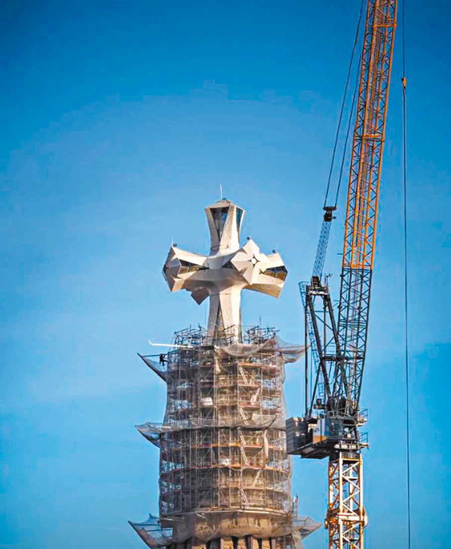 耶穌基督塔是聖家堂的制高點。