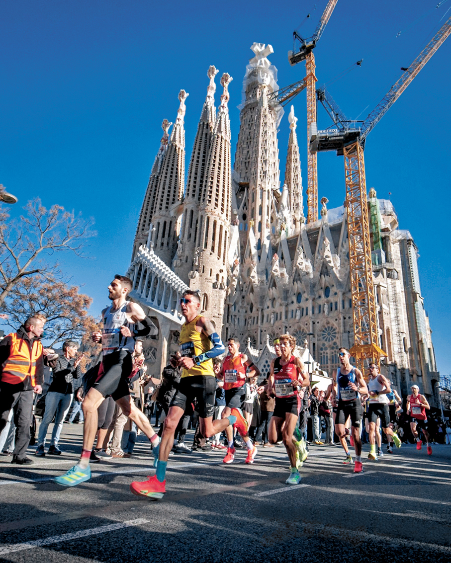 第1位聖家堂  位於西班牙巴塞羅那市中心，高172.5米，始建於1882年。最初由建築師比利亞爾設計，之後在1883年由年僅31歲的高第接手直至1926。幾經風雨，最終在2026年成為全球最高教堂。  