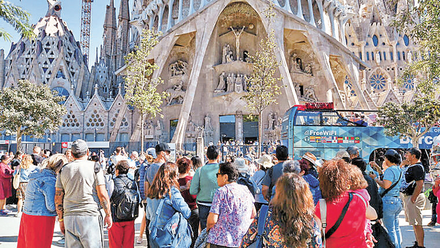 聖家堂每日逼滿遊客。