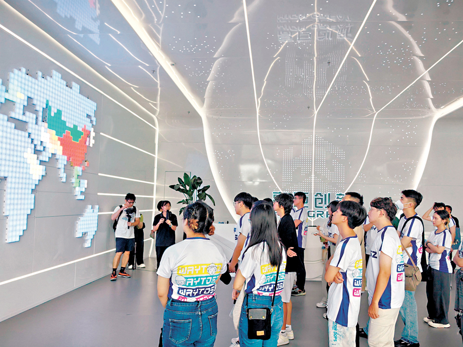 ●早前，台灣青年交流團參觀大陸高巨創新協同科普教育基地。 資料圖片