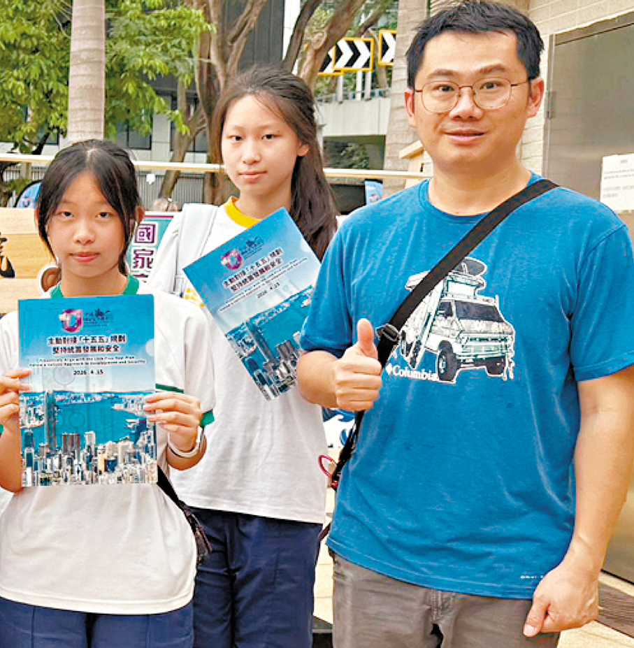●李卓興（右一）。香港文匯報記者盧慧穎 攝