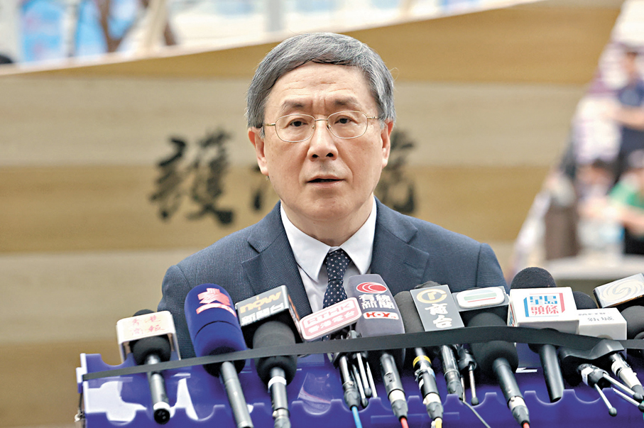 ●卓永興表示，已通知1,730多戶宏福苑居民上樓執拾。香港文匯報記者郭木又  攝