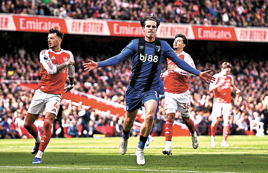 ●阿歷斯史葛（前）替般尼茅夫奠勝。  路透社