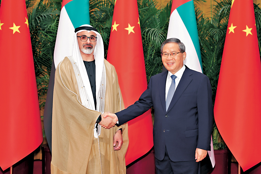 ●4月13日下午，國務院總理李強在北京人民大會堂同來華訪問的阿聯酋阿布扎比王儲哈立德舉行會談。新華社