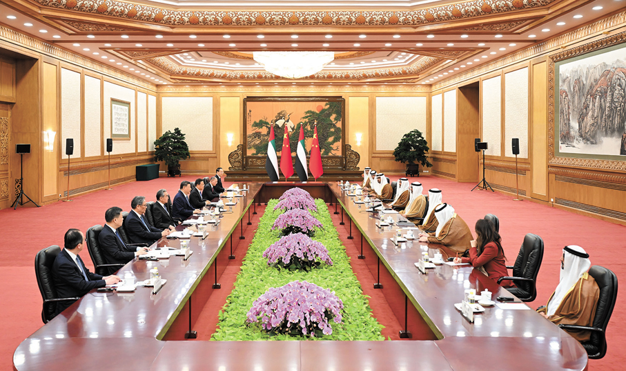 ●4月14日上午，國家主席習近平在北京人民大會堂會見來華訪問的阿聯酋阿布扎比王儲哈立德。     新華社