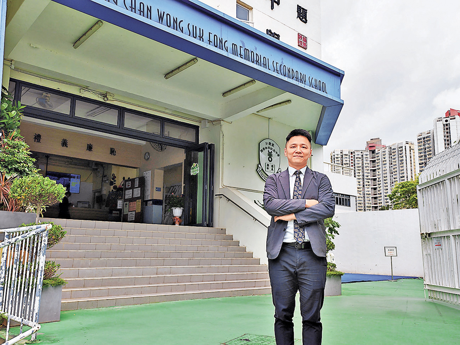 ●黃中偉表示象徵意義題型在公民科較為少見。  香港文匯報記者陸雅楠  攝