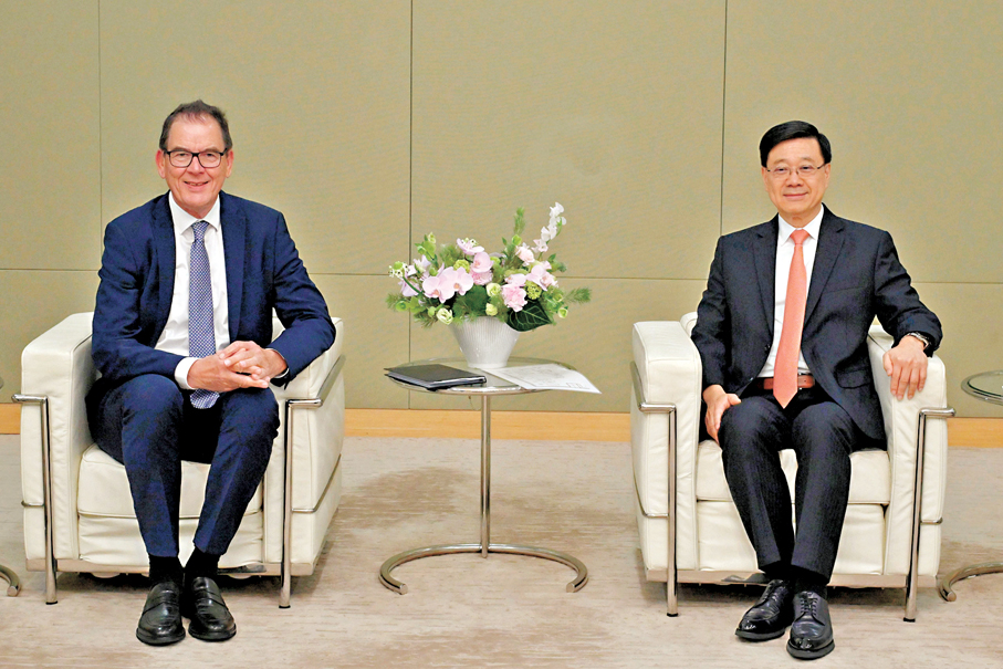 ●行政長官李家超（右）與聯合國工業發展組織總幹事格爾德·穆勒會面。 