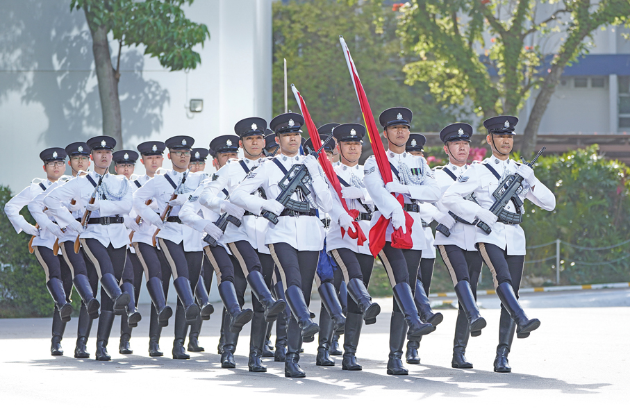 ●保安局轄下紀律部隊在「全民國家安全教育日」舉行升旗儀式。