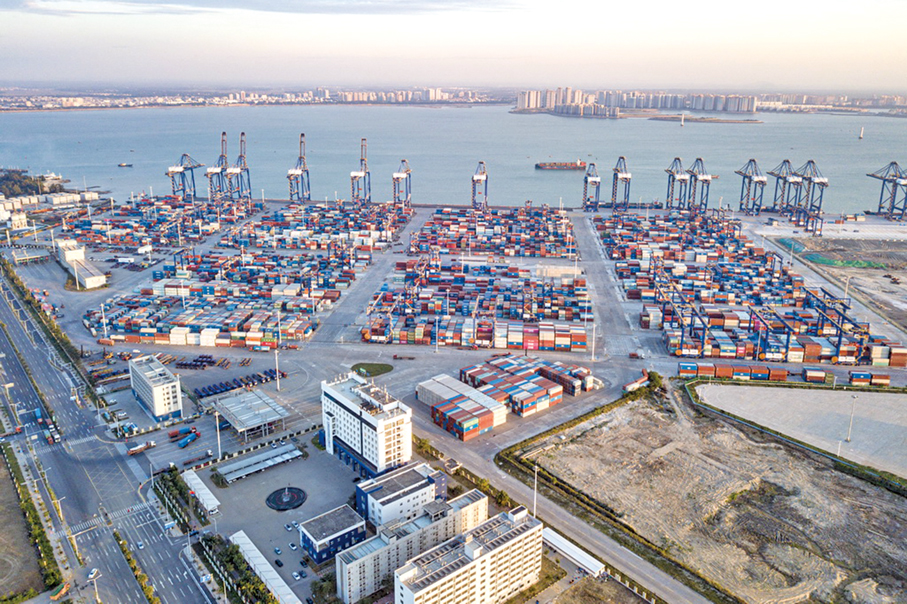 ●在海南洋浦經濟開發區拍攝的洋浦港口岸。 （新華社）