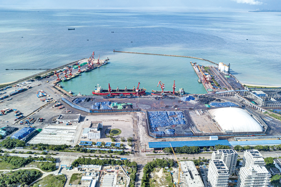 ●在海南東方拍攝的八所港口岸。 （新華社）