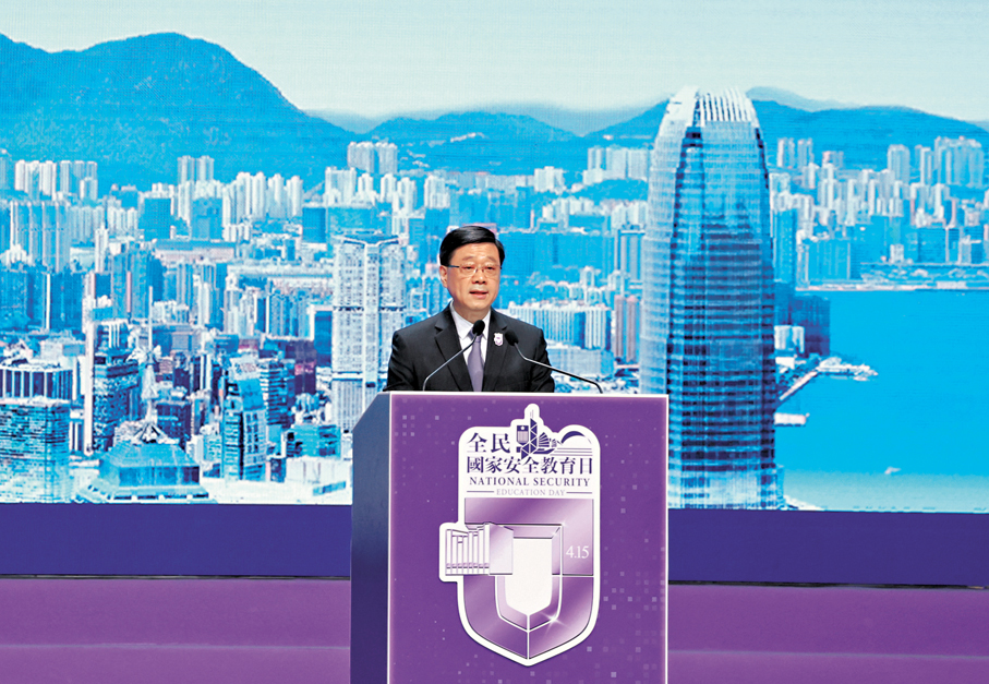 ●李家超昨日在2026年全民國家安全教育日活動開幕典禮上致辭時表示，會領導特區依法有效防範、制止和懲治危害國家安全的行為和活動，以高水平安全護航高質量發展，堅決落實六項重任。