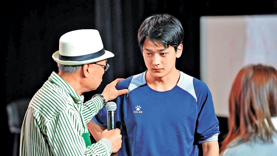 ●李導以自身經歷勉勵學生。  吉林動畫學院供圖