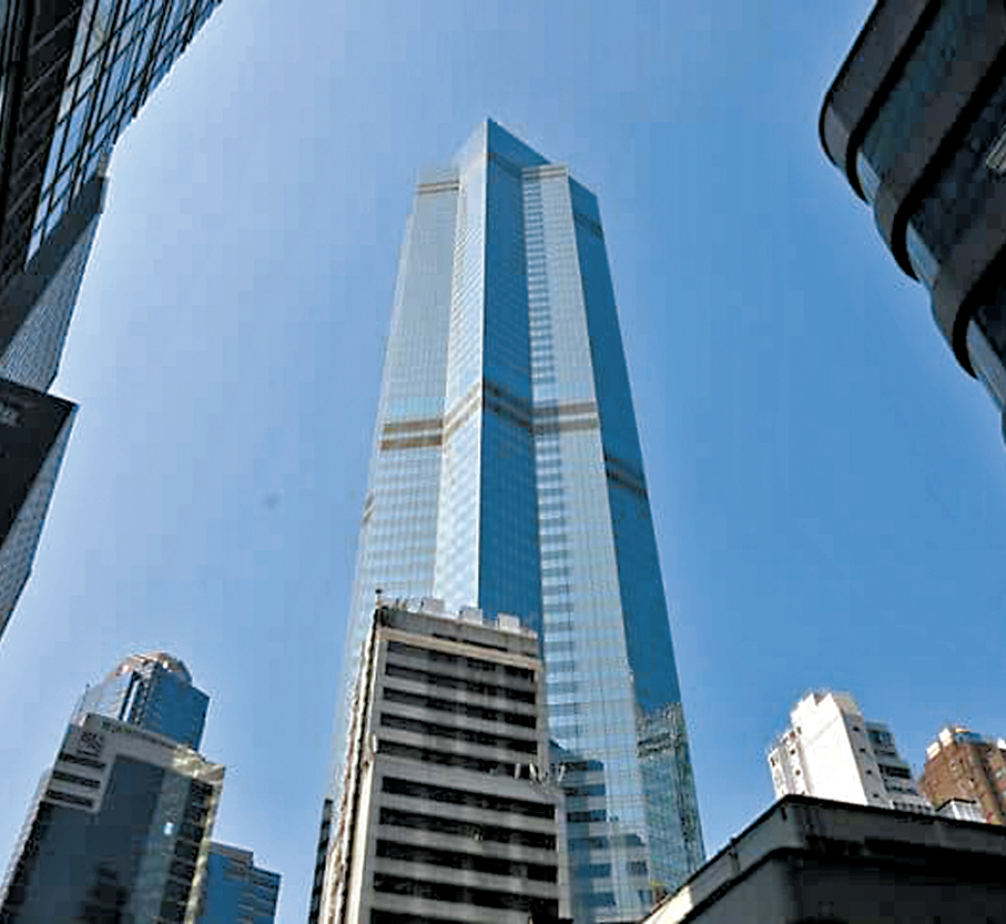 ●交易完成後，星展會持有14層中環中心樓面，成為該廈單一最大業主。 資料圖片