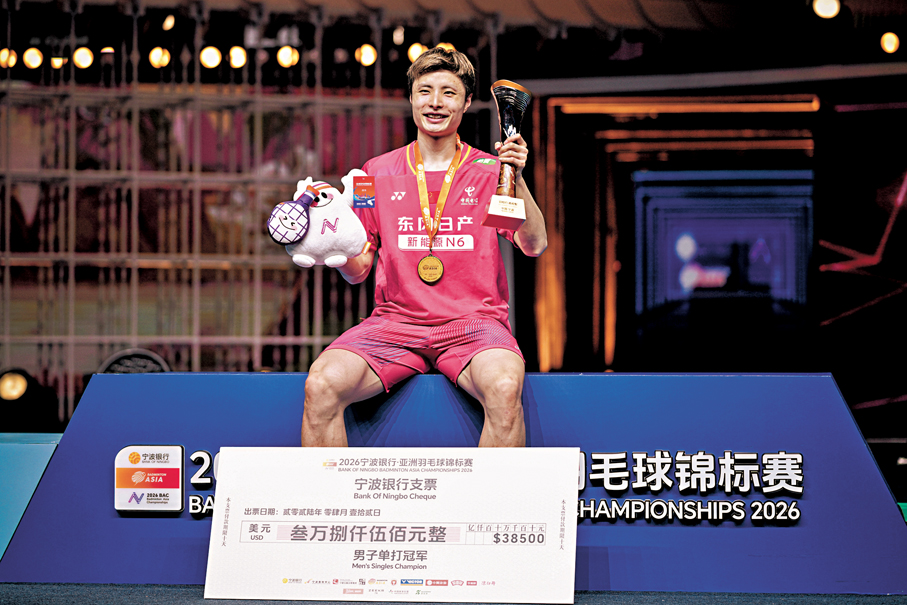 ●沉寂九年，石宇奇終踏上亞錦賽冠軍頒獎台。 資料圖片