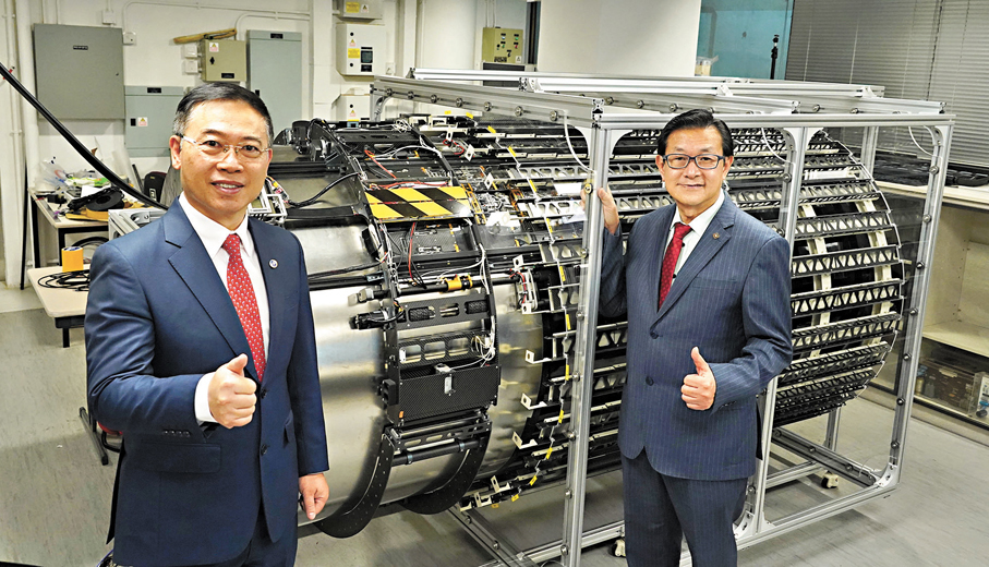 ●理大與中華電力研發「發電機檢測機器人」。  香港文匯報記者曾興偉  攝