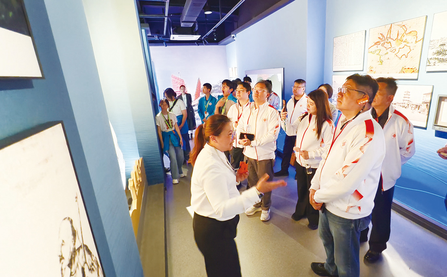 ●交流參訪團參觀泉州華僑歷史博物館。