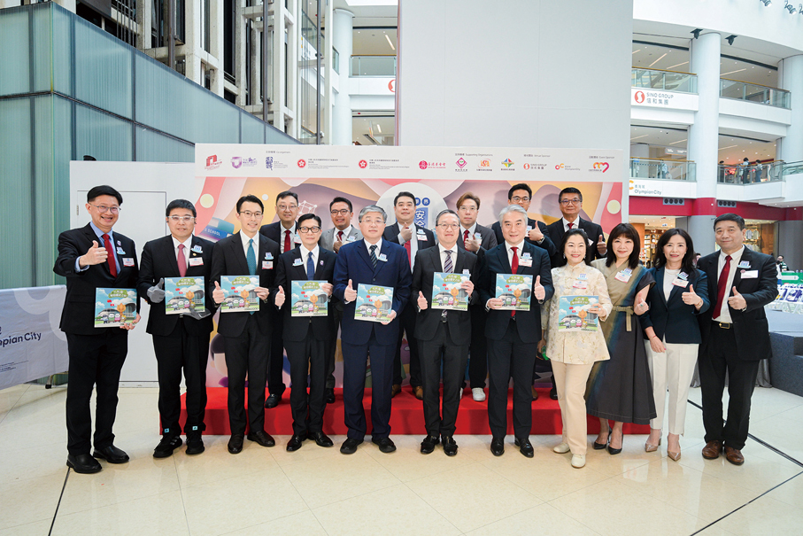 ●律政司司長林定國、中央人民政府駐香港特別行政區聯絡辦公室副主任羅永綱、保安局局長鄧炳強、中央人民政府駐香港特別行政區維護國家安全公署聯絡局副局長謝志祥、香港善德基金會主席藍國慶及一眾善德首長和嘉賓在頒獎典禮舉行前合照。