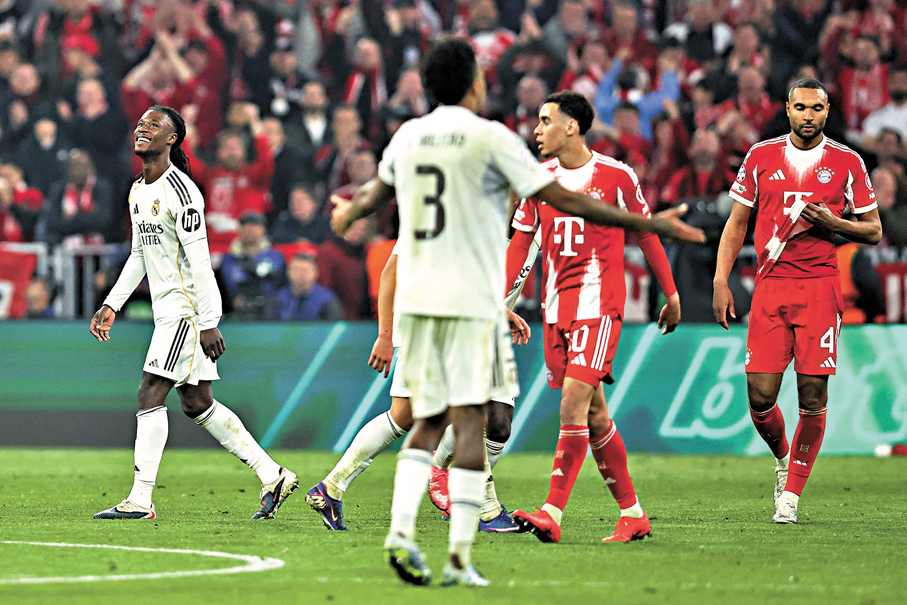 ●卡馬雲加（左）領紅被逐，皇馬形勢急轉直下。 法新社