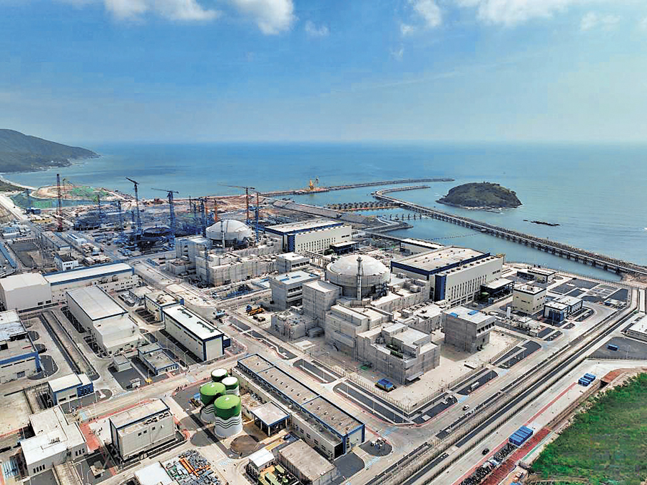 ●中國核電總裝機容量達1.25億千瓦（合125吉瓦），首次超越其他國家，位居全球首位。圖為中廣核廣東太平嶺核電廠。 新華社