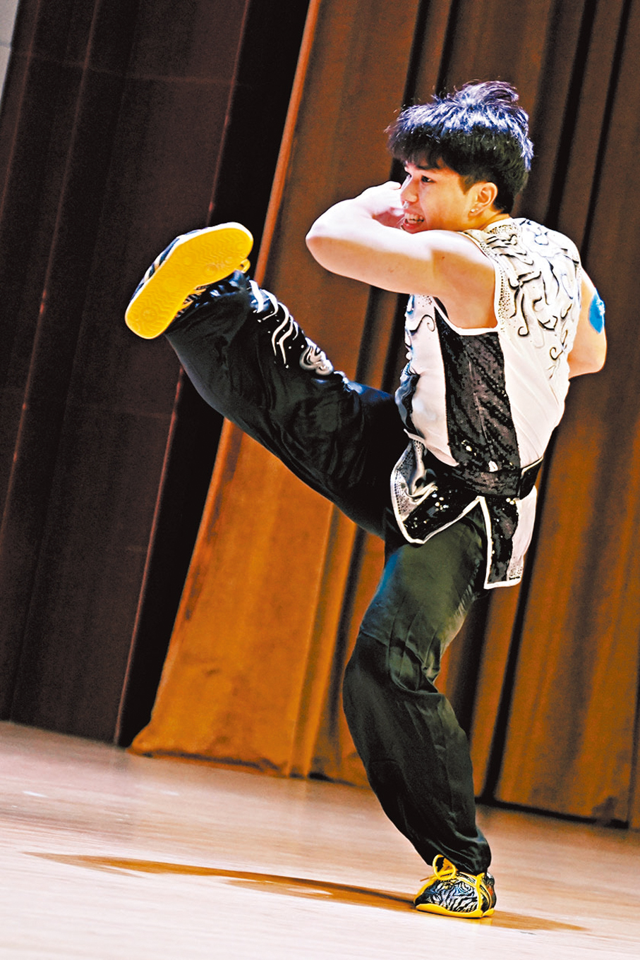 ●周俊宇走進汕尾校園表演南拳。 香港文匯報記者黃子晉  攝