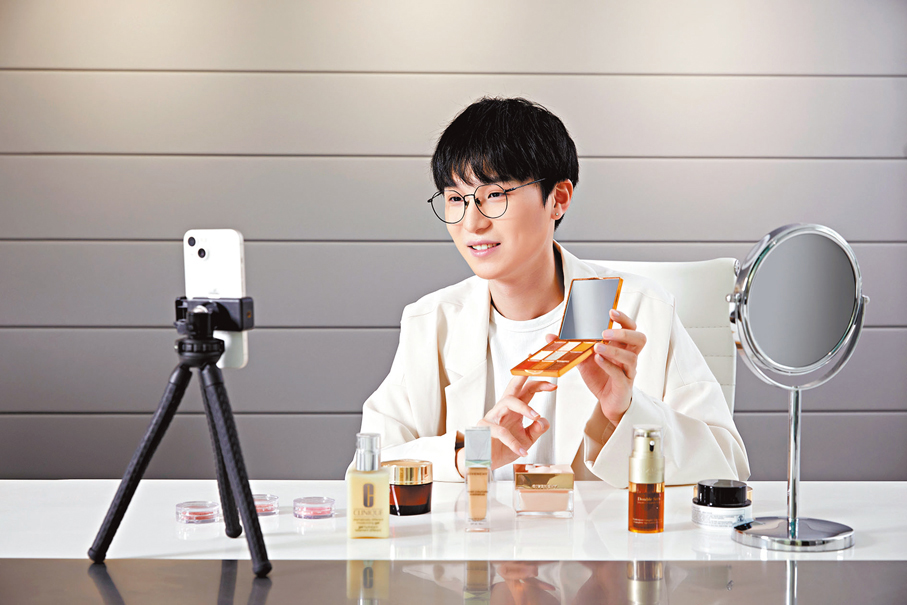 ●直播電商成為國際美妝產品的主銷方式之一。 香港文匯報浙江傳真