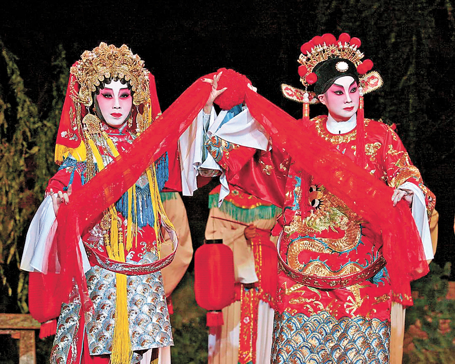 ●任丹楓和紫令秋演《帝女花》折子戲。