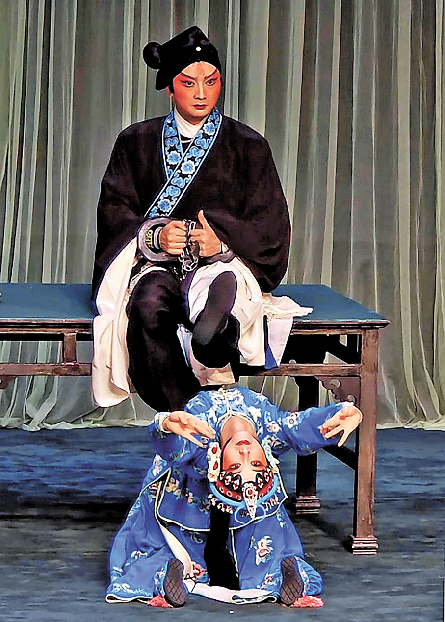 ●川劇《打店》中趙晨曦飾孫二娘，任雙飾武松。