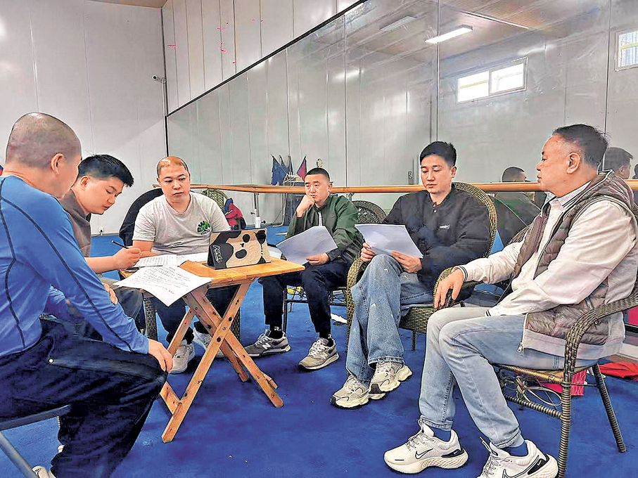 ●川粵兩方的演員一年多來不斷跨境商討演出技術及內容。