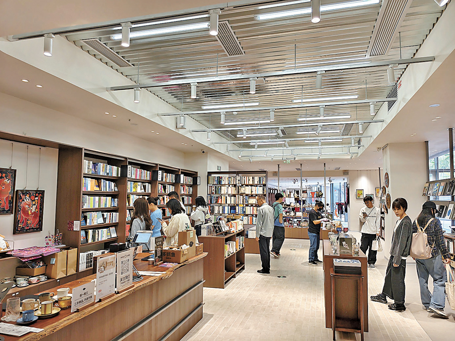 ●多抓魚深圳門店吸引不少港客前往。香港文匯報記者胡永愛  攝