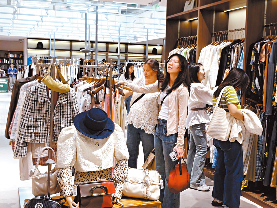 ●服裝成為多抓魚核心盈利支柱，利潤貢獻高達70%。香港文匯報記者胡永愛  攝