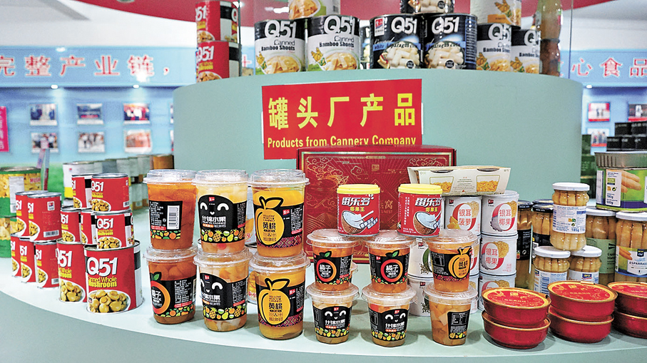 ●全球每年約有30億人次品嘗到「漳州味」罐頭。   香港文匯報記者蔣煌基 攝