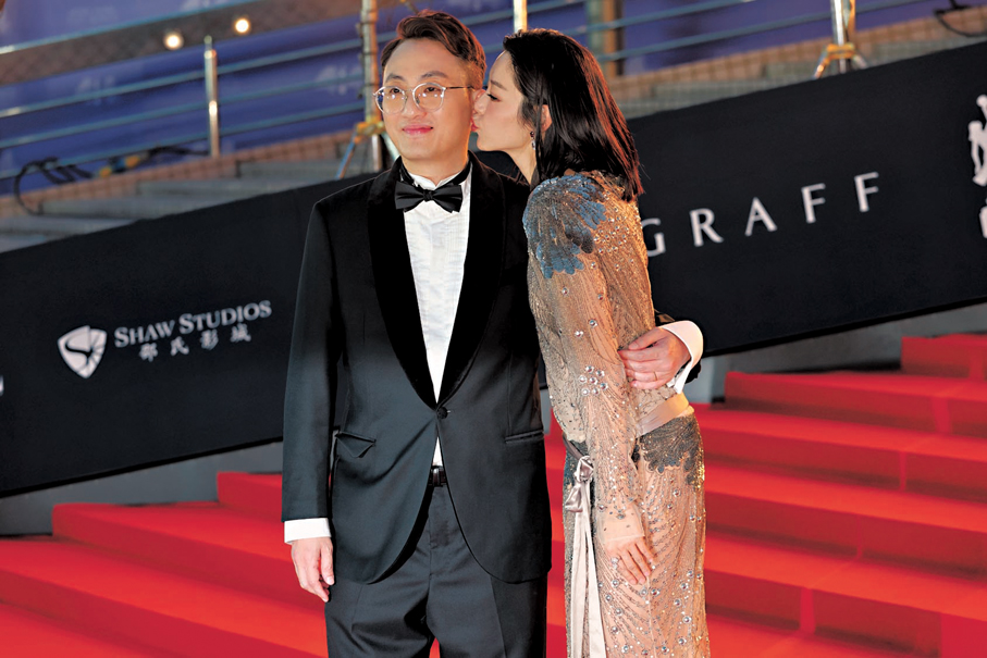 ●衛詩雅親吻丈夫。香港文匯報記者黃艾力  攝