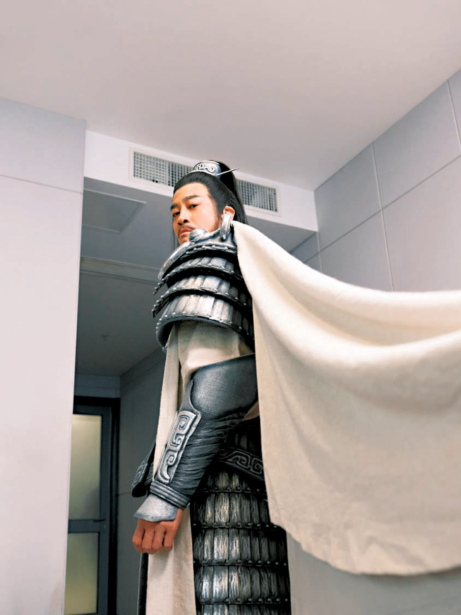 ●何潤東身披戰甲重歸「故里 」。 工作室供圖