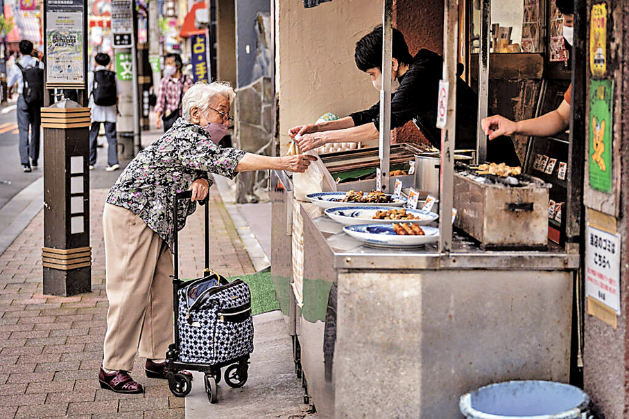 ●截至2025年9月，日本65歲以上人口佔總人口比例29.4%，即約每3.4人中便有一名長者。 資料圖片