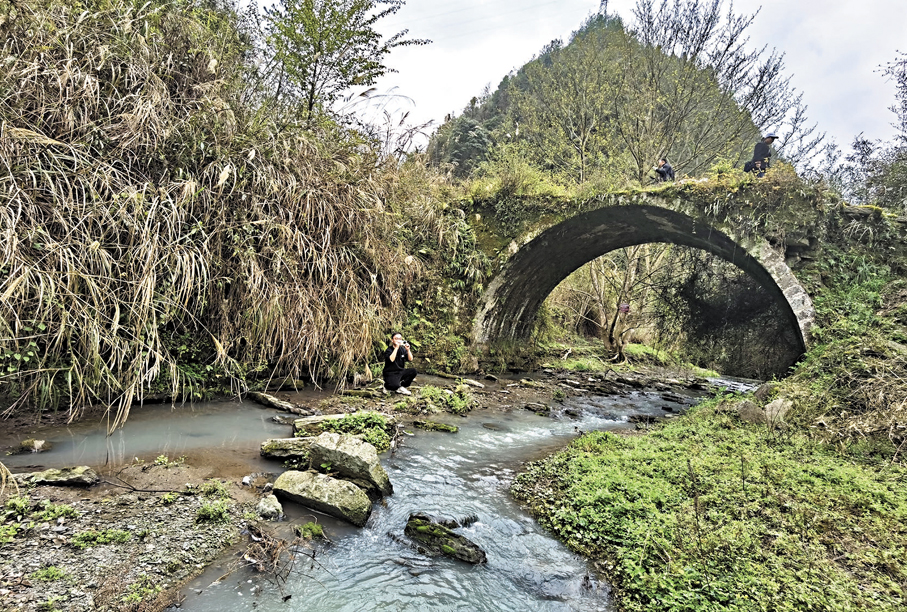 ●造型古樸的「連山橋」。 作者供圖