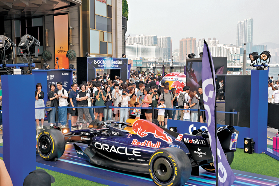 ●有旅客坦言，「五一」假期不出國選擇赴港遊「同樣精彩」。圖為4月18日，「Racing the Future：競速未來」展覽在香港尖沙咀 K11 MUSEA舉辦。 中新社