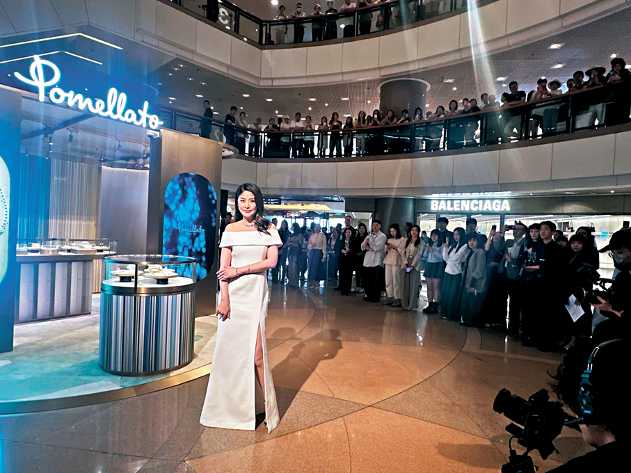 ●昨日雖然是工作日，但活動仍吸引不少人圍觀。 香港文匯報記者子棠 攝