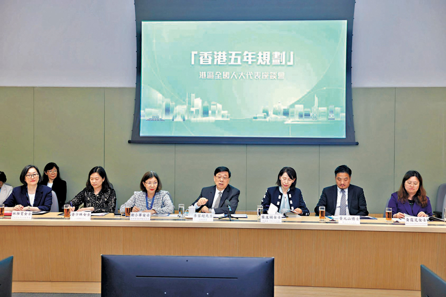 ●李家超昨日在特區政府政制及內地事務局局長謝小華陪同下，分別與港區全國人大代表和港區全國政協委員舉行座談會。 李家超Fb圖片