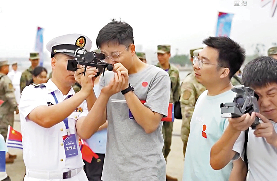 ●港澳青年體驗海軍裝備。 視頻截圖