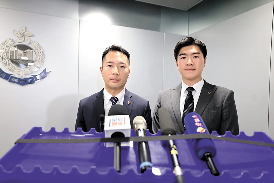 ●警方商業罪案調查科昨日交代案情，指搗破一個詐騙旅遊保險理賠金的犯罪團夥，拘捕9人。 香港文匯報記者劉友光 攝