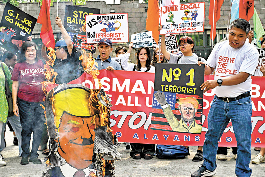 ●特朗普發起對伊朗戰爭，除在國內面臨政治苦果，亦成為全球公敵。圖為菲律賓民眾發起反特朗普示威。法新社