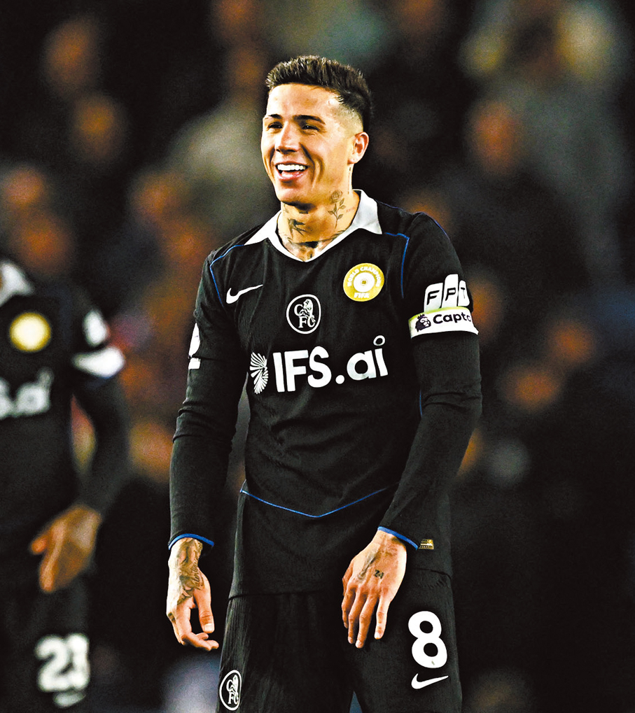 ●安素費南迪斯等球星一直質疑羅仙尼亞的執教能力。 資料圖片