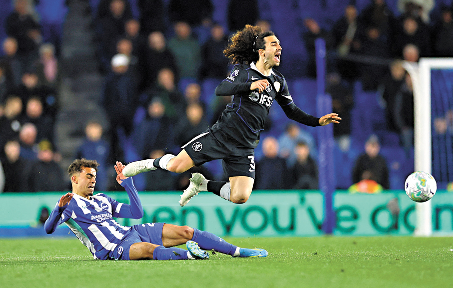 ●車路士（黑衫）上場不敵白禮頓，為羅仙尼亞執教生涯畫上句號。 資料圖片